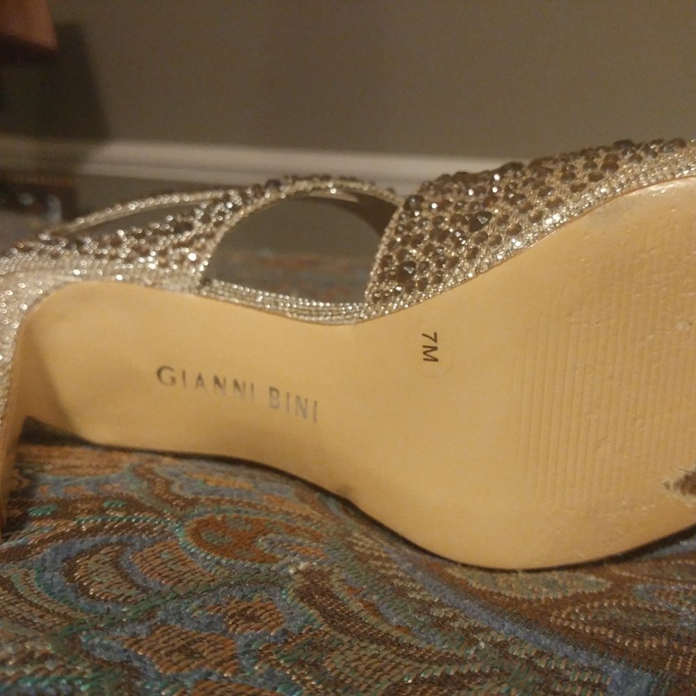 Gianni Bini, size 7M, beautiful true golden beaded, back zip heels. Excellent. - Picture 7 of 11